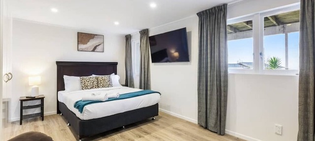 Dan's Torbay Retreat is only 6-minutes to Beach