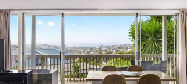 Dan's Torbay Retreat 2 BR with Sea Views