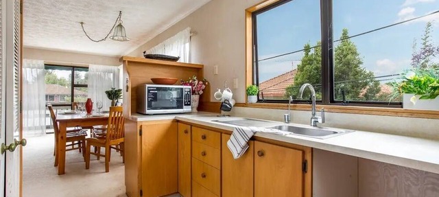 Prime Location! 4BR Sunny Character Home Near CBD