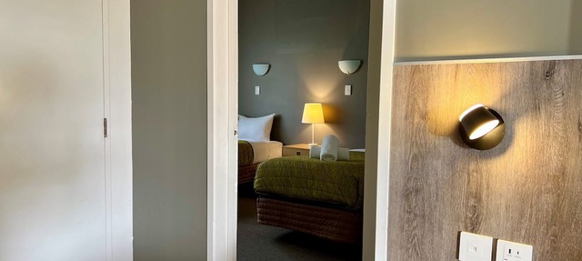 Airport Manor Inn