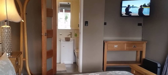Designer Cottage B&B
