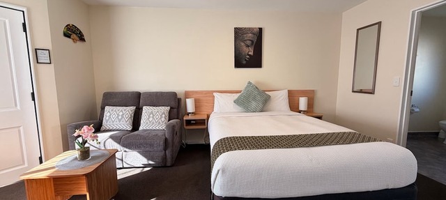Tudor Lodge Motel