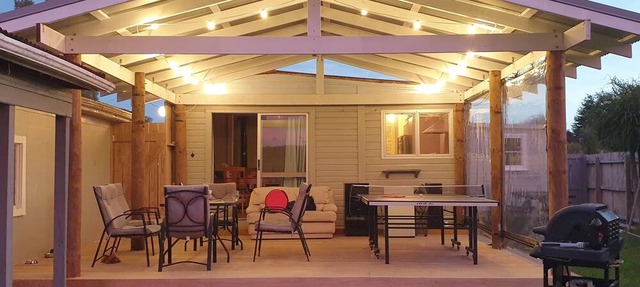 Family Holiday Bach with Fabulous Outdoor Deck
