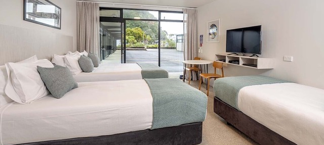 The Com Plex Motel