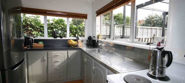 Kingwell Cottage - New Plymouth Holiday Home