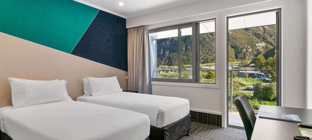 Mt Cook Lodge & Motels