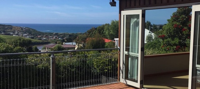 3 bedroom -all day sun overlooking Tomahawk beach