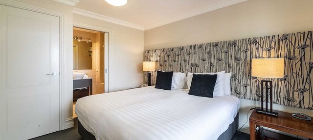 The Beacon - 2 Bedroom Luxe Apartment