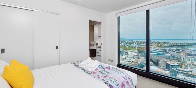 Amazing Harbour, Skytower & Rangitoto Views