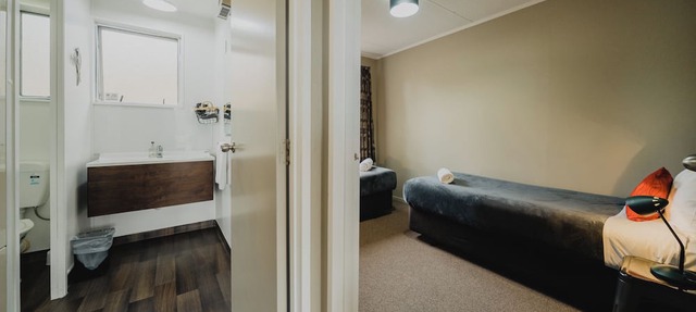Lakes Edge Holiday Park