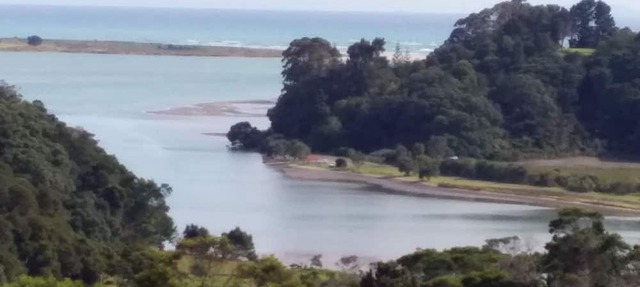 4WD Off the grid timber cabin, Panoramic views, Lovers nook !