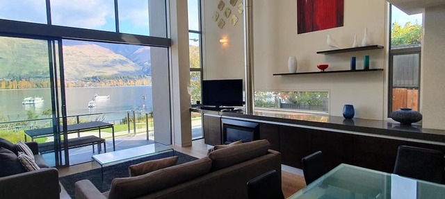 Lakeshore Springs Apartments