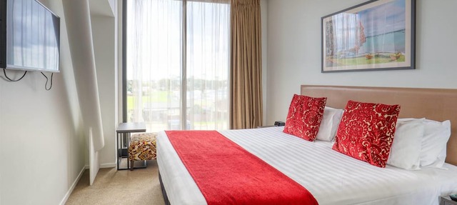 Ramada Suites by Wyndham Auckland Manukau Pacific Centre