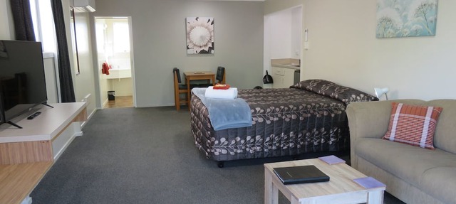 Commodore Court Motel