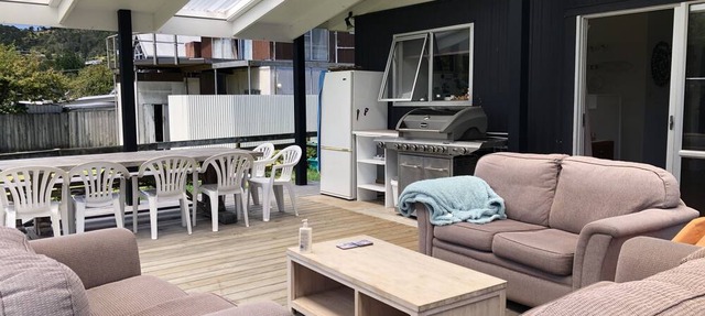 Cosy Traditional Kiwi Bach