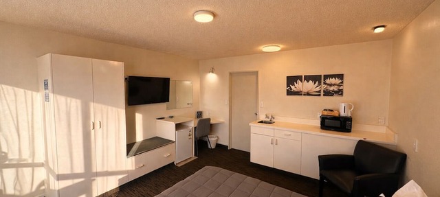 BK's Fountain Court Motel