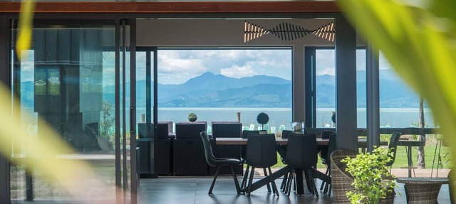 Ruby Bay cliff-top retreat- Palm View with Swimming Pool and Spa