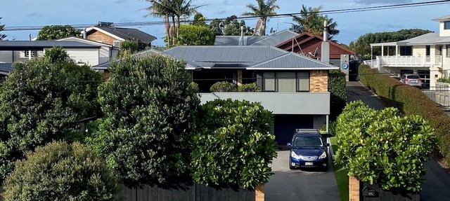 Valley Road Beach house - central Mt location & only 200 mtrs from beach