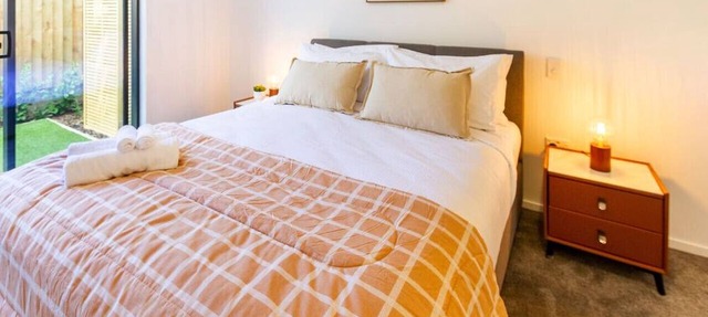 Serenity in Mt Albert: Contemporary 3BR 2.5 bath