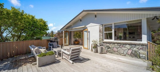 Captivating Castor Bay Retreat