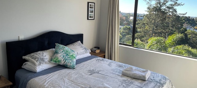Browns Bay Retreat with Pool Spa Gym and Sauna