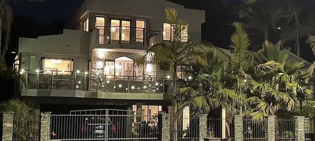 The Palms on Tindalls, Stunning 1 Bed self contained Italian styled apartment