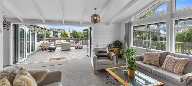 Beach House - Top Location Opposite Beach!
