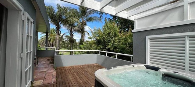 This house is a 3 bedroom(s), 2 bathrooms, located in Auckland, Auckland.