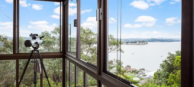 Harbour Retreat with sea views and BBQ