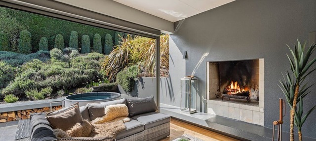 Hawthorne House - Lake Views