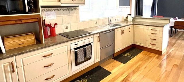 7mins to the supermarket, tidy&lovely home like yours in Springfield