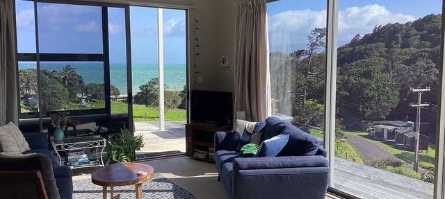 Amodeo Bay Retreat - Nestled in Nature surrounded by Sea, river & mountain views