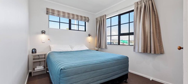 Knightsbridge Court Motor Lodge