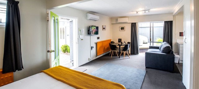 Aura Accommodation
