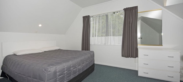 Camellia Court Motel