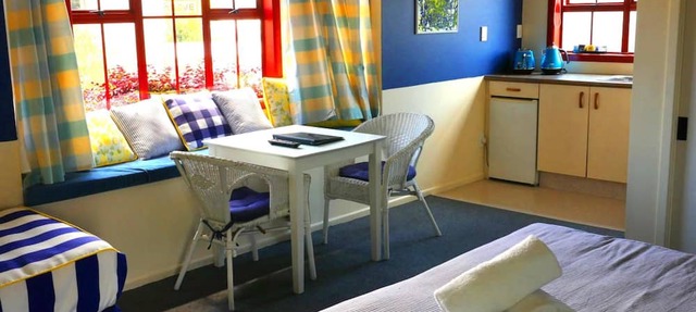 Ducks & Drakes Boutique Motel & Backpackers