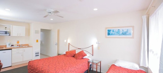 Albany Executive Motor Inn