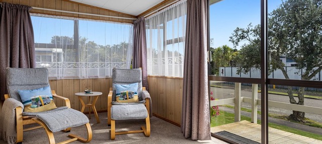A Stones Throw - Coastlands Holiday Home