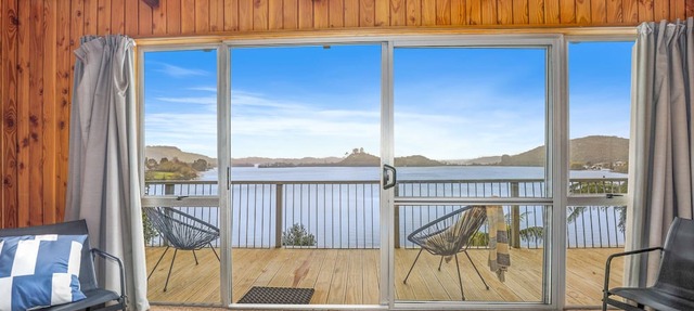 The Lakes Edge - Lake Rotoiti Holiday Home