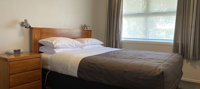Colonial Motel