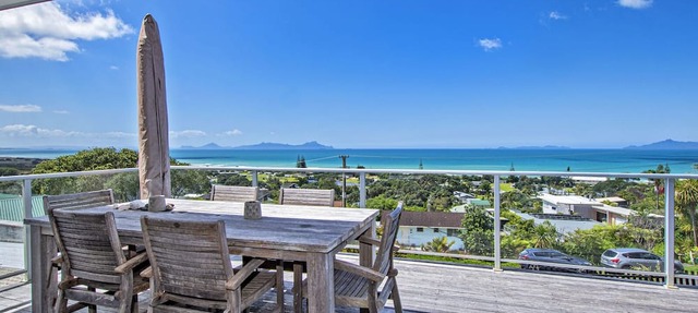 Surfers Lookout - Waipu Cove Holiday Home