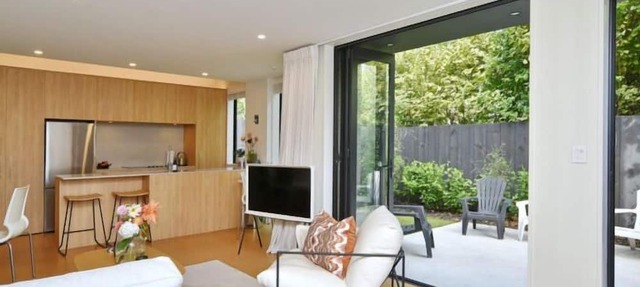 Dickens St-Stylish 2-Bedroom Townhouse - Your Perfect Getaway