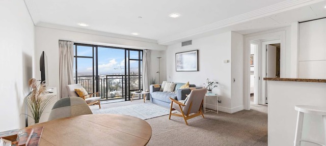Bright 1 Bedroom Beauty with Balcony Zodiak Stays