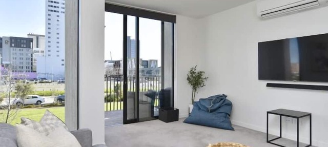 Worcester Terrace Eleven-Top inner city location