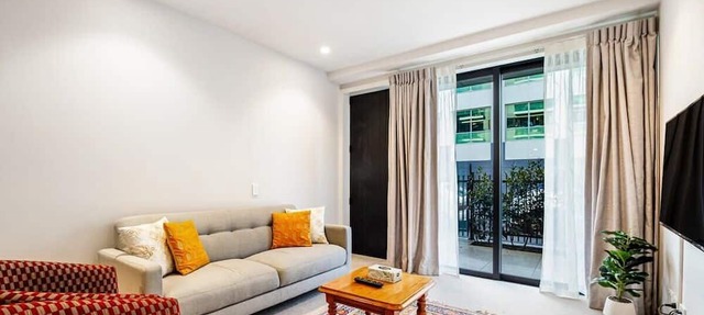 Spacious Mount Eden Apartment