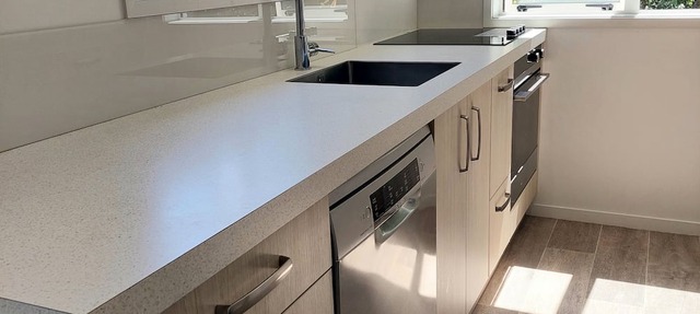 Seascape Modern 2 bedroom apartment on the Thames Coast