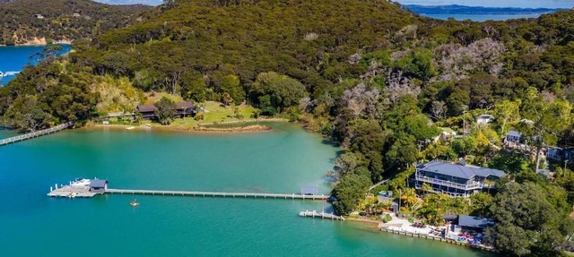 Kawau Lodge - Kotuku Master Suite plus 3 bedrooms