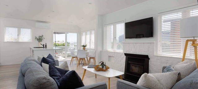 Awesome Beach House, stroll to Town and Beach