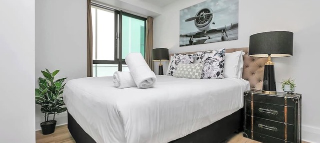 Glamorous Getaway - Heart of the Viaduct `Quays`