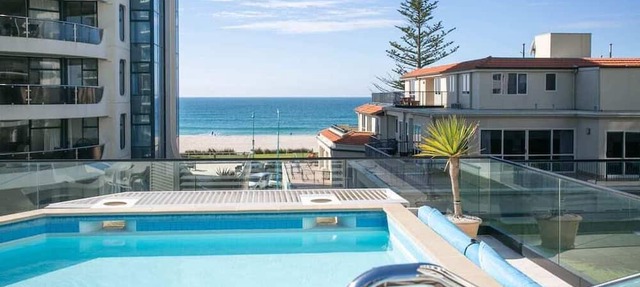 Marvellous Mount Apartment with pool, gym & beach